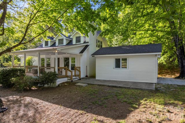 229 Sandstone Lane, Hendersonville, NC 28739
