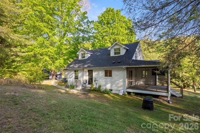 229 Sandstone Lane, Hendersonville, NC 28739