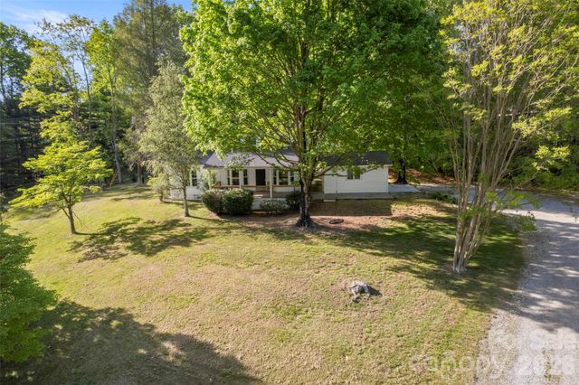 229 Sandstone Lane, Hendersonville, NC 28739