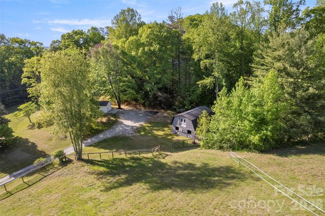 229 Sandstone Lane, Hendersonville, NC 28739