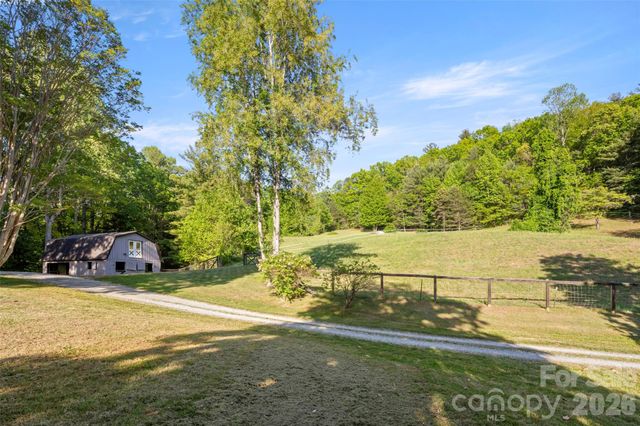 229 Sandstone Lane, Hendersonville, NC 28739