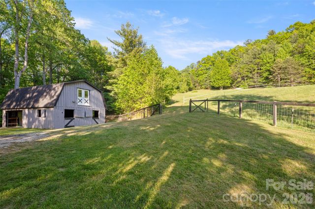 229 Sandstone Lane, Hendersonville, NC 28739