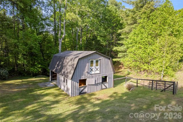 229 Sandstone Lane, Hendersonville, NC 28739