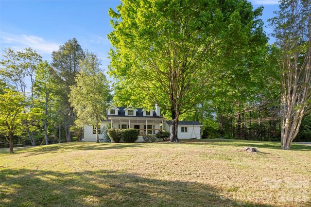 229 Sandstone Lane, Hendersonville, NC 28739