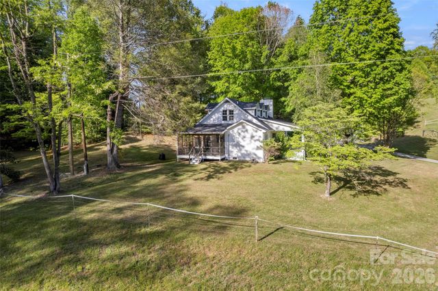 229 Sandstone Lane, Hendersonville, NC 28739