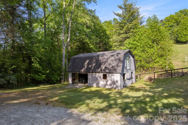 229 Sandstone Lane, Hendersonville, NC 28739