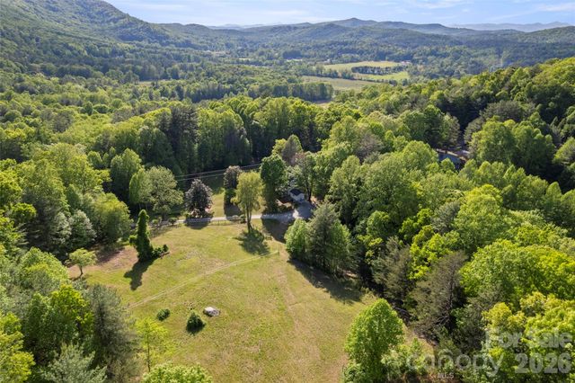 229 Sandstone Lane, Hendersonville, NC 28739