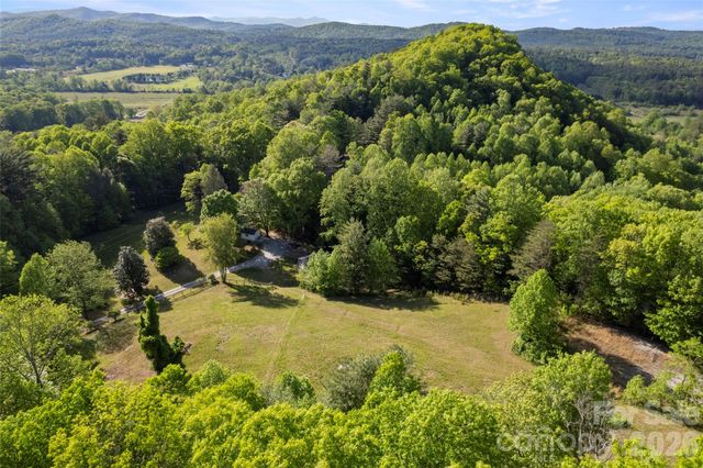 229 Sandstone Lane, Hendersonville, NC 28739