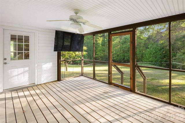 229 Sandstone Lane, Hendersonville, NC 28739