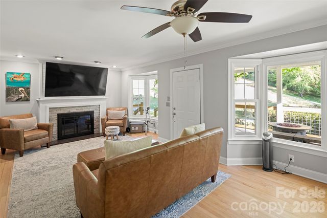 229 Sandstone Lane, Hendersonville, NC 28739