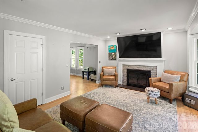 229 Sandstone Lane, Hendersonville, NC 28739
