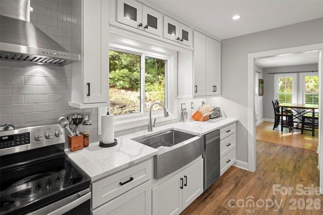 229 Sandstone Lane, Hendersonville, NC 28739