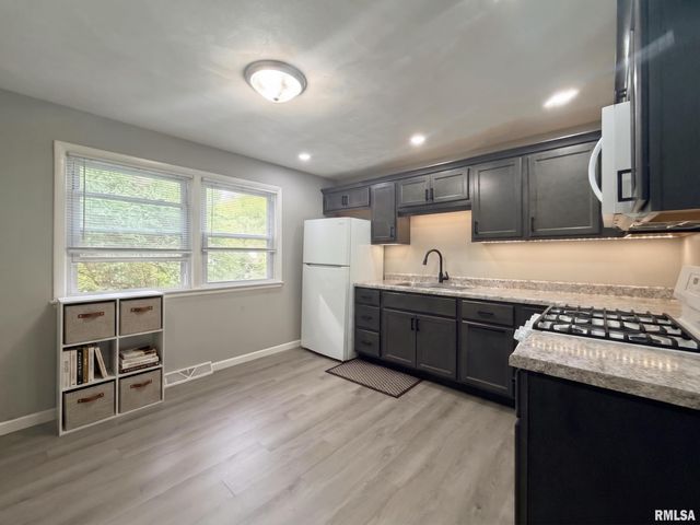 1020-1022 S ALLEN Avenue, Peoria, IL 61605