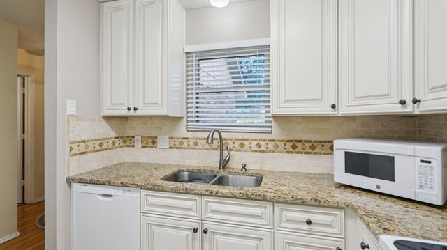 25 Gittiban Place, Pantego, TX 76013