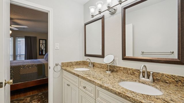 25 Gittiban Place, Pantego, TX 76013