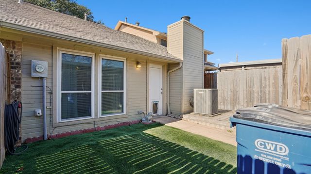 25 Gittiban Place, Pantego, TX 76013