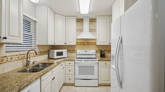 25 Gittiban Place, Pantego, TX 76013