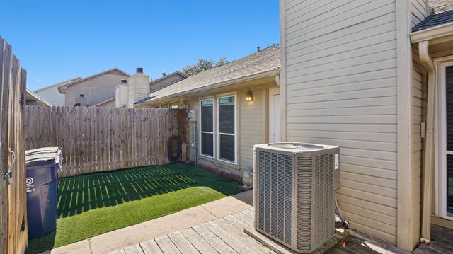 25 Gittiban Place, Pantego, TX 76013