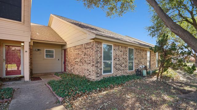 25 Gittiban Place, Pantego, TX 76013