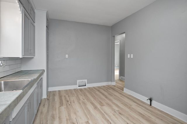 115 N CLAY STREET, Green Bay, WI 54301