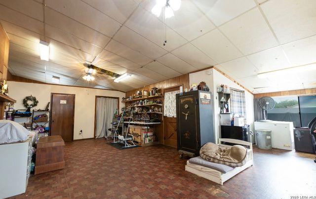 110 W BENTON AVE, Devine, TX 78016