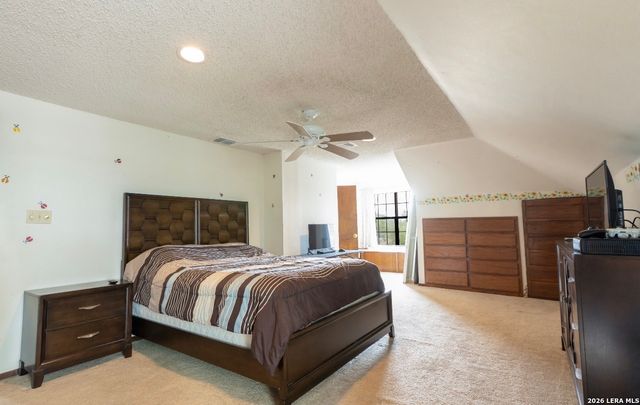 110 W BENTON AVE, Devine, TX 78016