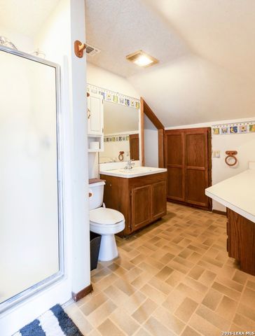 110 W BENTON AVE, Devine, TX 78016