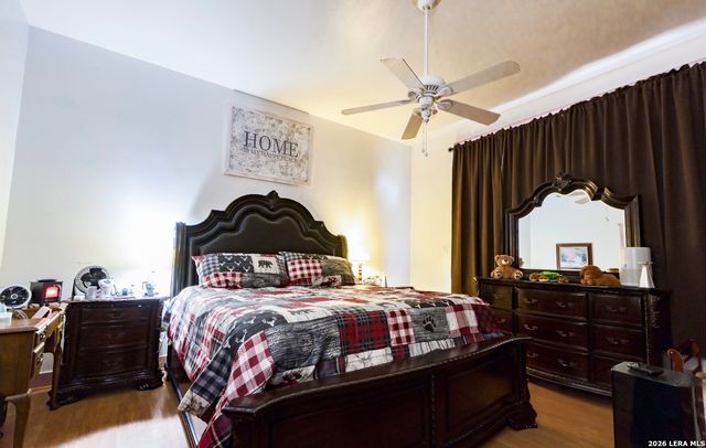 110 W BENTON AVE, Devine, TX 78016
