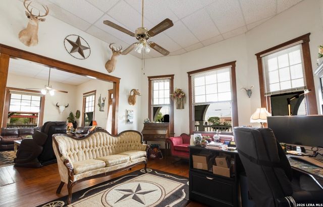 110 W BENTON AVE, Devine, TX 78016