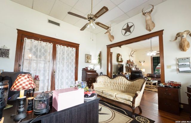 110 W BENTON AVE, Devine, TX 78016