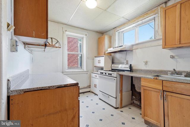 652 MANOR RD, Beverly, NJ 08010