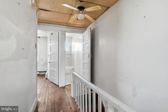 652 MANOR RD, Beverly, NJ 08010