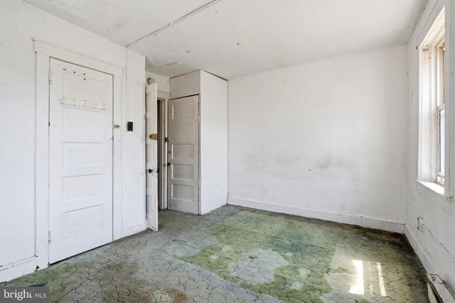 652 MANOR RD, Beverly, NJ 08010