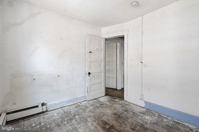 652 MANOR RD, Beverly, NJ 08010
