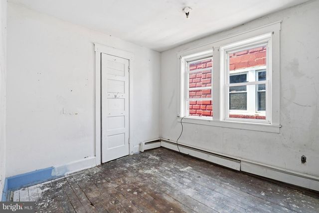652 MANOR RD, Beverly, NJ 08010
