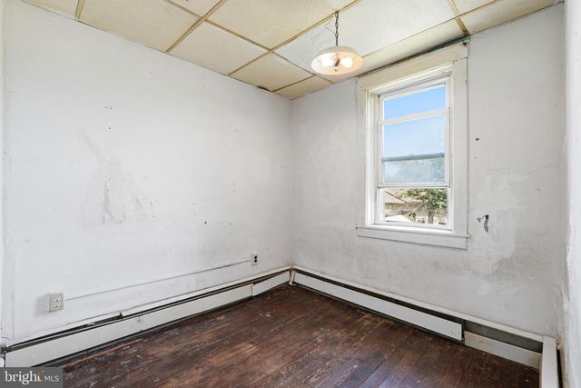 652 MANOR RD, Beverly, NJ 08010