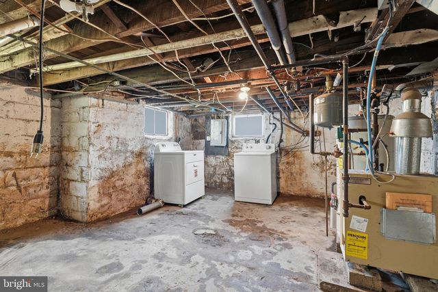 652 MANOR RD, Beverly, NJ 08010