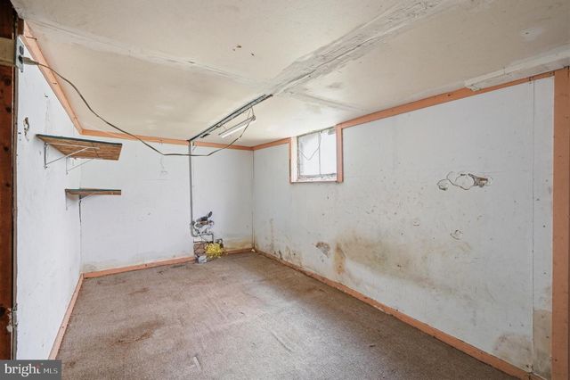 652 MANOR RD, Beverly, NJ 08010
