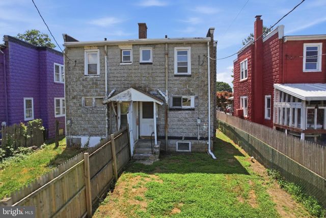 652 MANOR RD, Beverly, NJ 08010