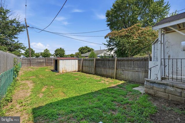 652 MANOR RD, Beverly, NJ 08010