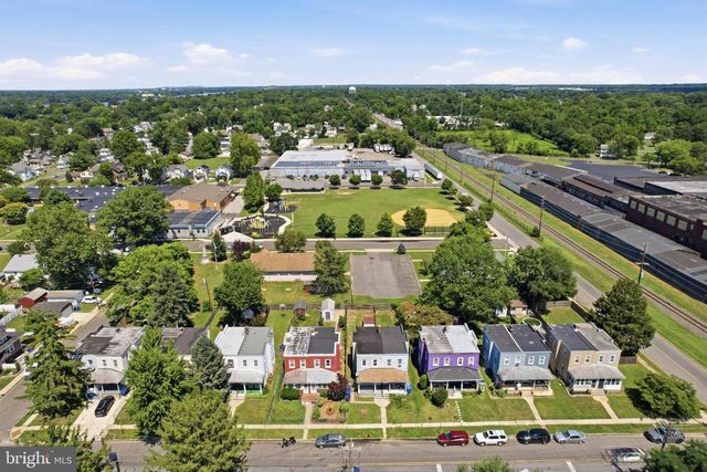 652 MANOR RD, Beverly, NJ 08010