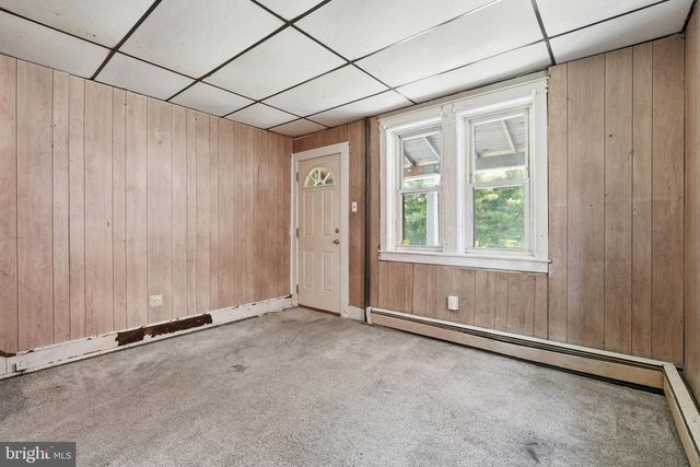 652 MANOR RD, Beverly, NJ 08010
