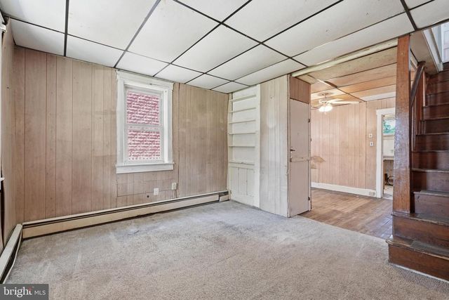 652 MANOR RD, Beverly, NJ 08010