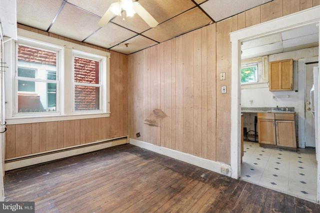 652 MANOR RD, Beverly, NJ 08010