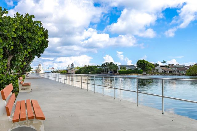 480 Horizons W 207, Boynton Beach, FL 33435