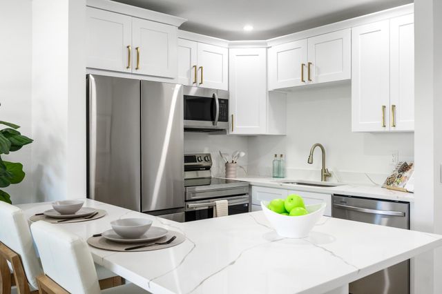 480 Horizons W 207, Boynton Beach, FL 33435