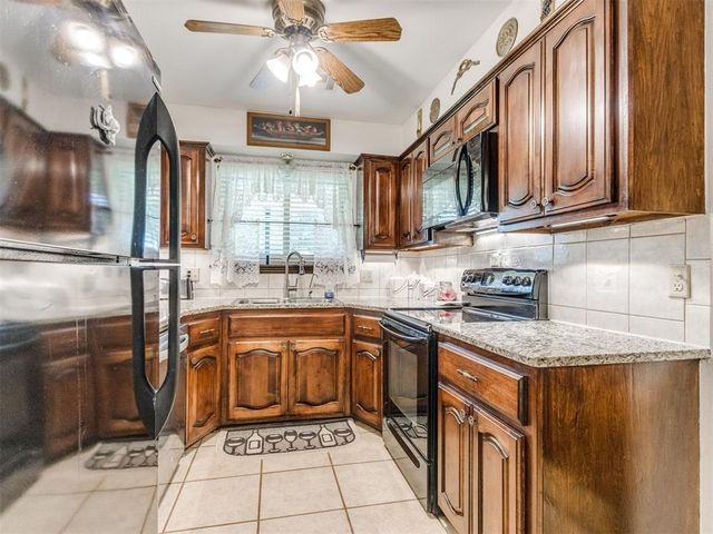4221 Overland Circle, Noble, OK 73068