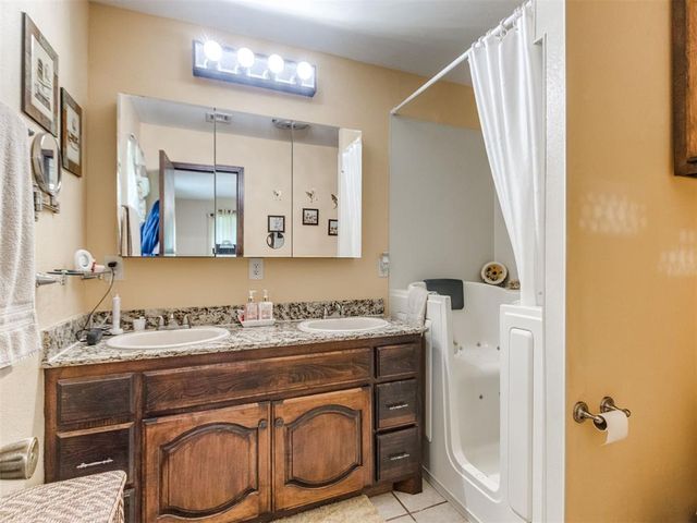 4221 Overland Circle, Noble, OK 73068