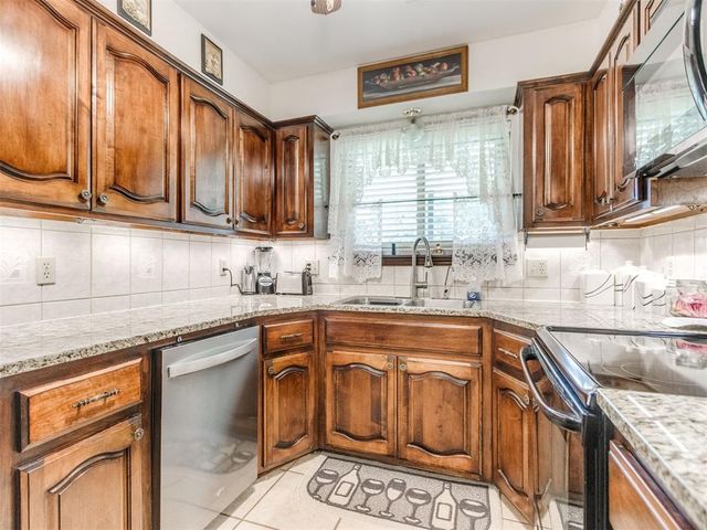 4221 Overland Circle, Noble, OK 73068
