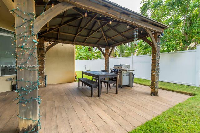 17513 NW 10th Street, Pembroke Pines, FL 33029